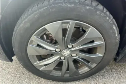 Photo 11 Peugeot 208  Electrique 50 kWh 136ch