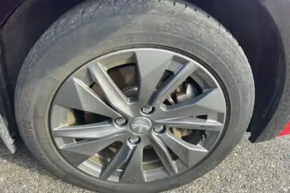 Photo 12 Peugeot 208  Electrique 50 kWh 136ch