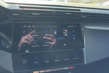 Photo 15 Peugeot 308  PHEV 225 e-EAT8