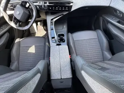 Photo 26 Peugeot 3008  Hybrid 136 e-DCS6