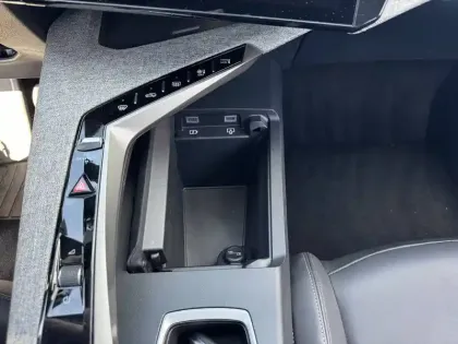 Photo 29 Peugeot 3008  Hybrid 136 e-DCS6