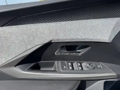 Photo 27 Peugeot 3008  Hybrid 136 e-DCS6