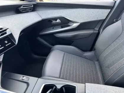 Photo 28 Peugeot 3008  Hybrid 136 e-DCS6