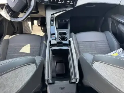 Photo 36 Peugeot 3008  Hybrid 136 e-DCS6