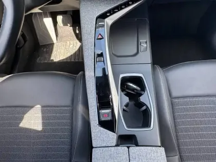 Photo 25 Peugeot 3008  Hybrid 136 e-DCS6