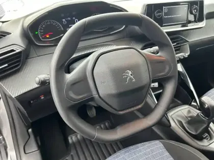 Photo 80 Peugeot 208  PureTech 75 S&S BVM5