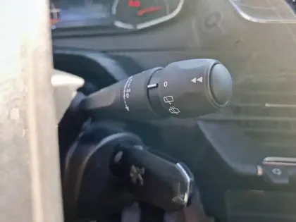 Photo 44 Peugeot 208 Gén. II Ph1 NG Like 5