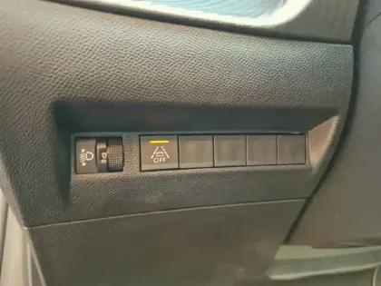 Photo 41 Peugeot 208 Gén. II Ph1 NG Like 5