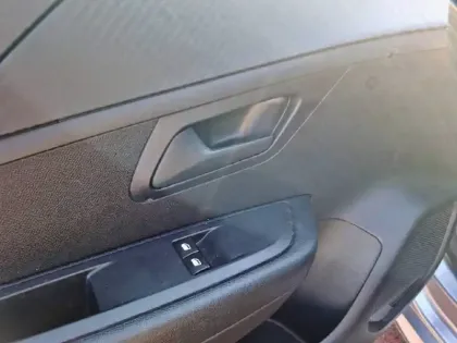 Photo 38 Peugeot 208 Gén. II Ph1 NG Like 5