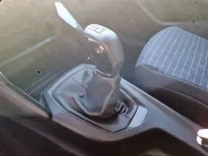 Photo 37 Peugeot 208 Gén. II Ph1 NG Like 5