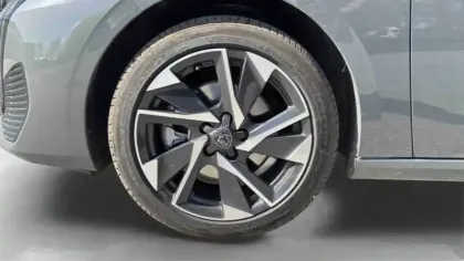 Photo 48 Peugeot 308  SW Hybrid 145 e-DCS6