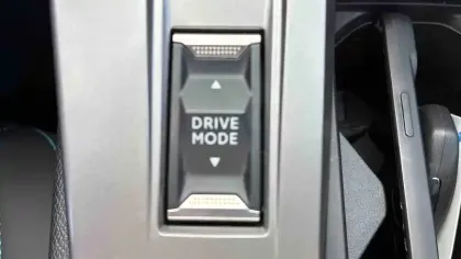 Photo 26 Peugeot 308  SW Hybrid 145 e-DCS6