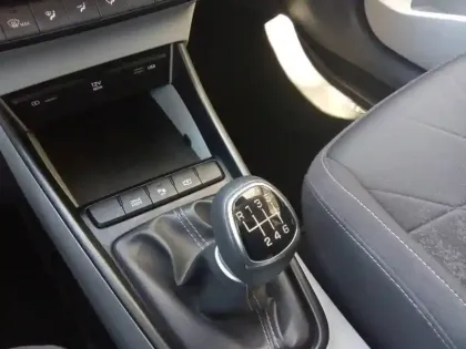 Photo 15 Hyundai Bayon  1.0 T-GDi 100 Hybrid 48V