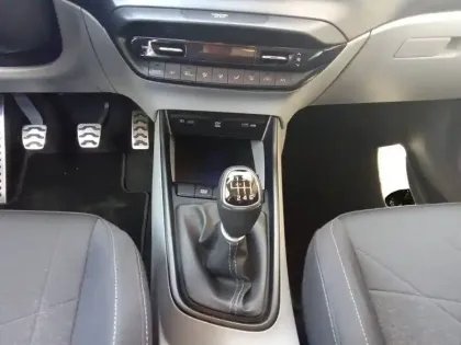 Photo 10 Hyundai Bayon  1.0 T-GDi 100 Hybrid 48V