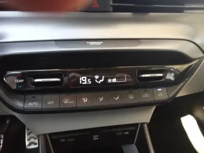 Photo 49 Hyundai Bayon  1.0 T-GDi 100 Hybrid 48V