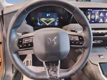 Photo 11 DS DS 4  Hybride E-Tense 225 EAT8 Performance Line+