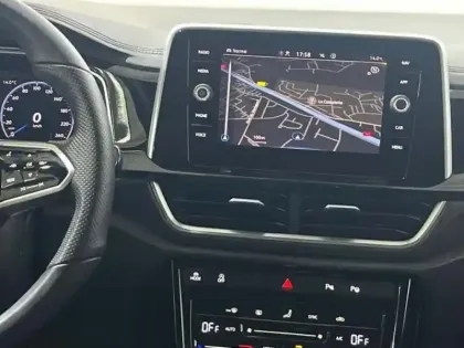 Photo 6 Volkswagen T-roc 1.5 TSI EVO 150 Start/Stop BVM6 R-Line