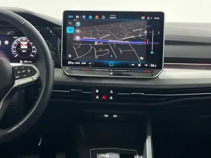 Photo 9 Volkswagen Golf 1.5 eHybrid 204 DSG6 VW Edition