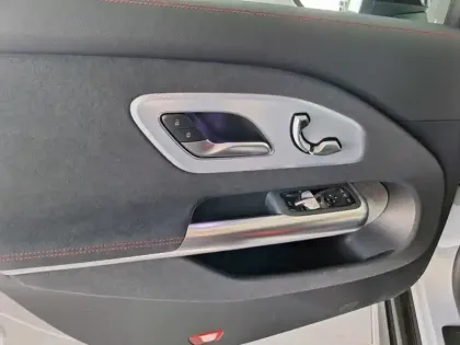 Photo 17 Mercedes CLA  350 4MATIC avec technologi