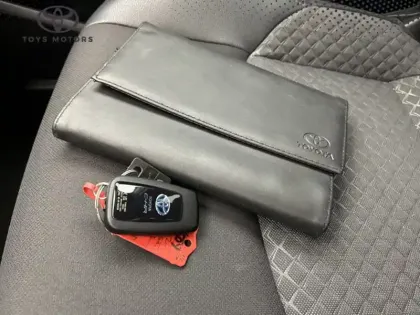 Photo 24 Toyota C-HR 1.8 Hybride 122 Design Ultimate