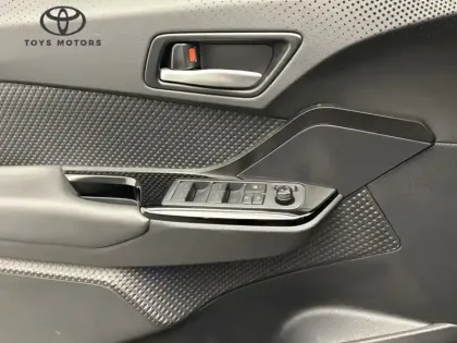 Photo 15 Toyota C-HR 1.8 Hybride 122 Design Ultimate