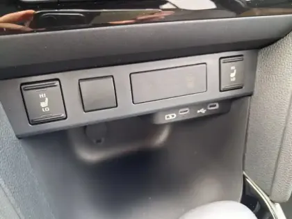 Photo 12 Toyota Yaris Hybride 1.5 HYBRID 130H DESIGN AUTO 2WD