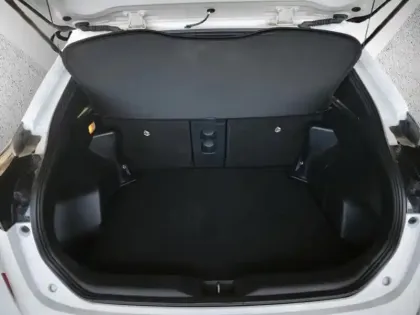 Photo 20 Toyota Yaris Hybride 130h 2WD DesignPackCargo MC24