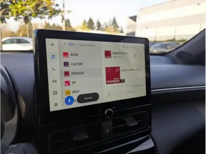 Photo 13 Toyota Yaris Hybride 130H 2WD DESIGNPACKCARGO MY25 C