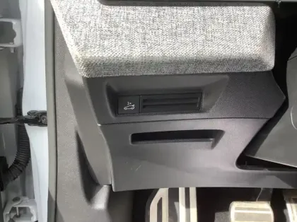 Photo 27 Peugeot 5008 Nouveau Hybrid 145 ch e-DCS6 GT