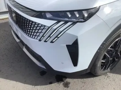 Photo 26 Peugeot 5008 Nouveau Hybrid 145 ch e-DCS6 GT