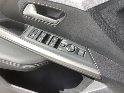 Photo 16 Peugeot 5008 Nouveau Hybrid 145 ch e-DCS6 GT