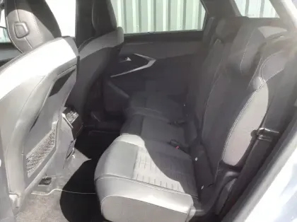 Photo 11 Peugeot 5008 Nouveau Hybrid 145 ch e-DCS6 GT