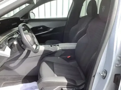 Photo 10 Peugeot 5008 Nouveau Hybrid 145 ch e-DCS6 GT