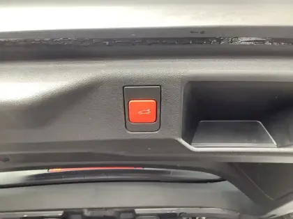 Photo 21 Peugeot 5008 Nouveau Hybrid 145 ch e-DCS6 GT