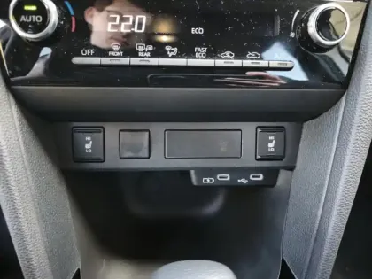 Photo 14 Toyota Yaris Hybride 130h 2WD DesignPackCargo MC24