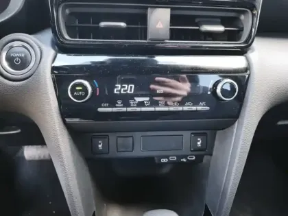 Photo 13 Toyota Yaris Hybride 130h 2WD DesignPackCargo MC24