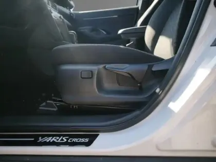 Photo 17 Toyota Yaris Hybride 130h 2WD DesignPackCargo MC24