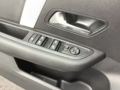 Photo 16 Citroën C4 Hybride 145 e-DCS6 Max - 5P