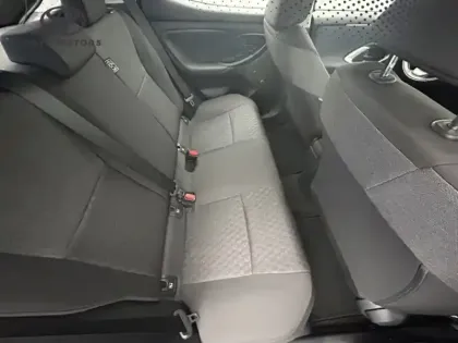 Photo 16 Toyota Yaris Hybride 116h Dynamic