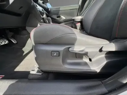 Photo 13 Toyota Yaris Hybride 1.5 HYBRID 116H GR SPORT AUTO MY22