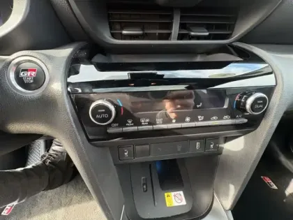 Photo 16 Toyota Yaris Hybride 1.5 HYBRID 116H GR SPORT AUTO MY22