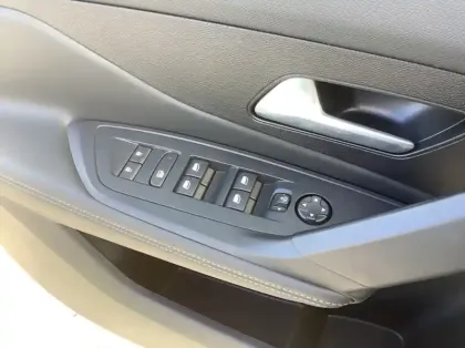 Photo 16 Peugeot 308 Hybrid 145 e-DCS6 Allure