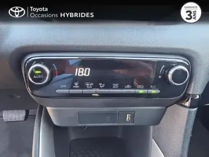 Photo 10 Toyota Yaris  116h Design 5p