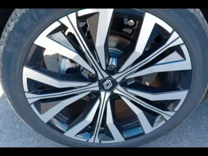 Photo 12 Renault Austral  1.2 E-Tech full hybrid 200ch Iconic- 24