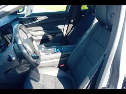 Photo 9 Renault Austral  1.2 E-Tech full hybrid 200ch Iconic- 24