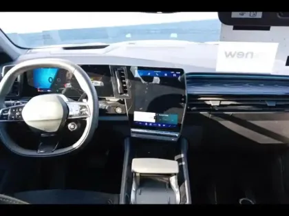 Photo 8 Renault Austral  1.2 E-Tech full hybrid 200ch Iconic- 24