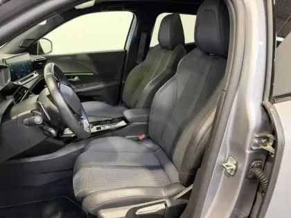 Photo 8 Peugeot 2008  1.2 130 GT EAT8 / Gps / Toit ouvrant / Attelage