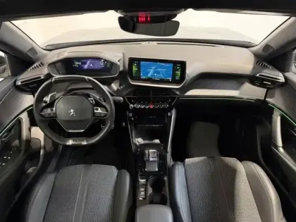 Photo 6 Peugeot 2008  1.2 130 GT EAT8 / Gps / Toit ouvrant / Attelage