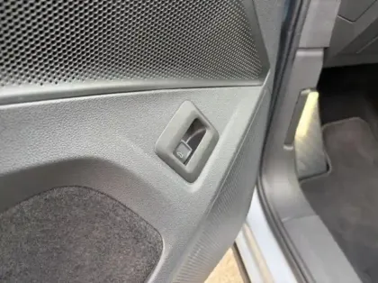 Photo 6 Volkswagen Tiguan  2.0 TDI 150ch VW Edition DSG7