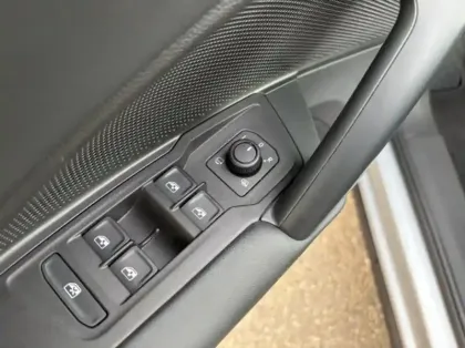 Photo 5 Volkswagen Tiguan  2.0 TDI 150ch VW Edition DSG7